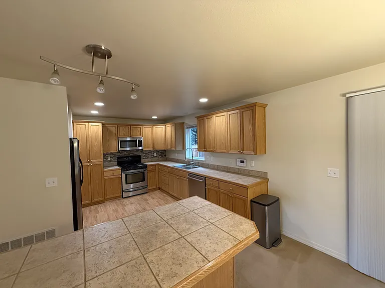 3382 S 283rd Ln — Photo 10