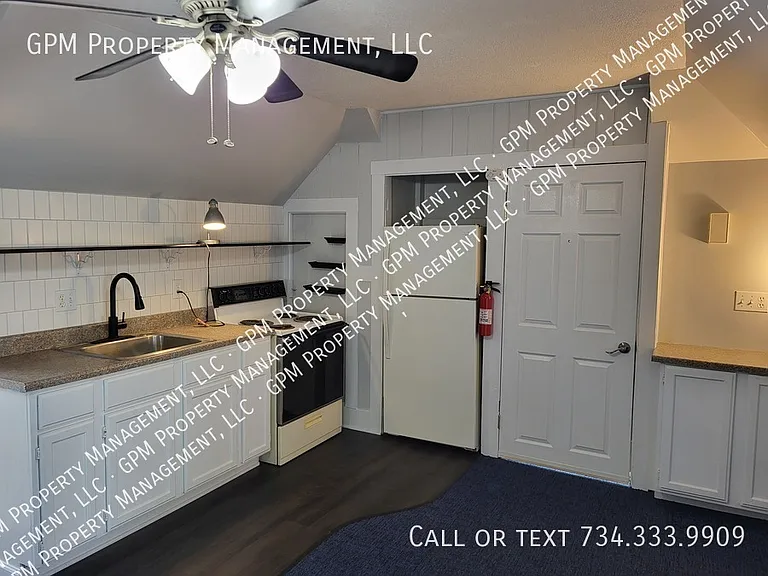 1563 Wilson Ave — Photo 5
