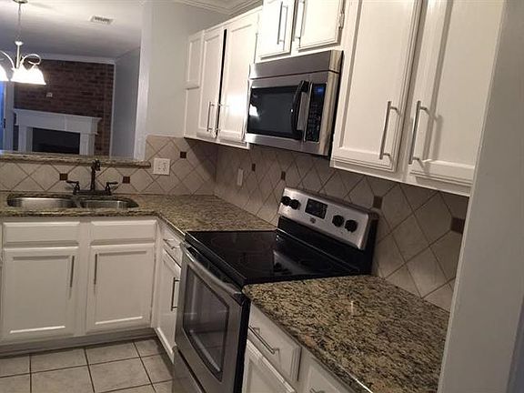 2nd image of 621 Carriagehouse Ln APT 6