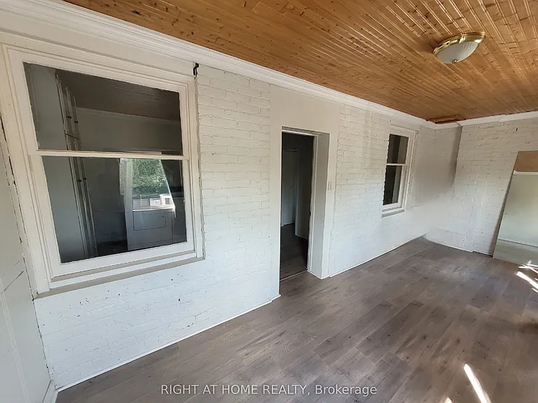 125 Main St W #2 — Photo 16
