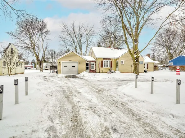 1076 Webster Rd, Webster, NY 14580