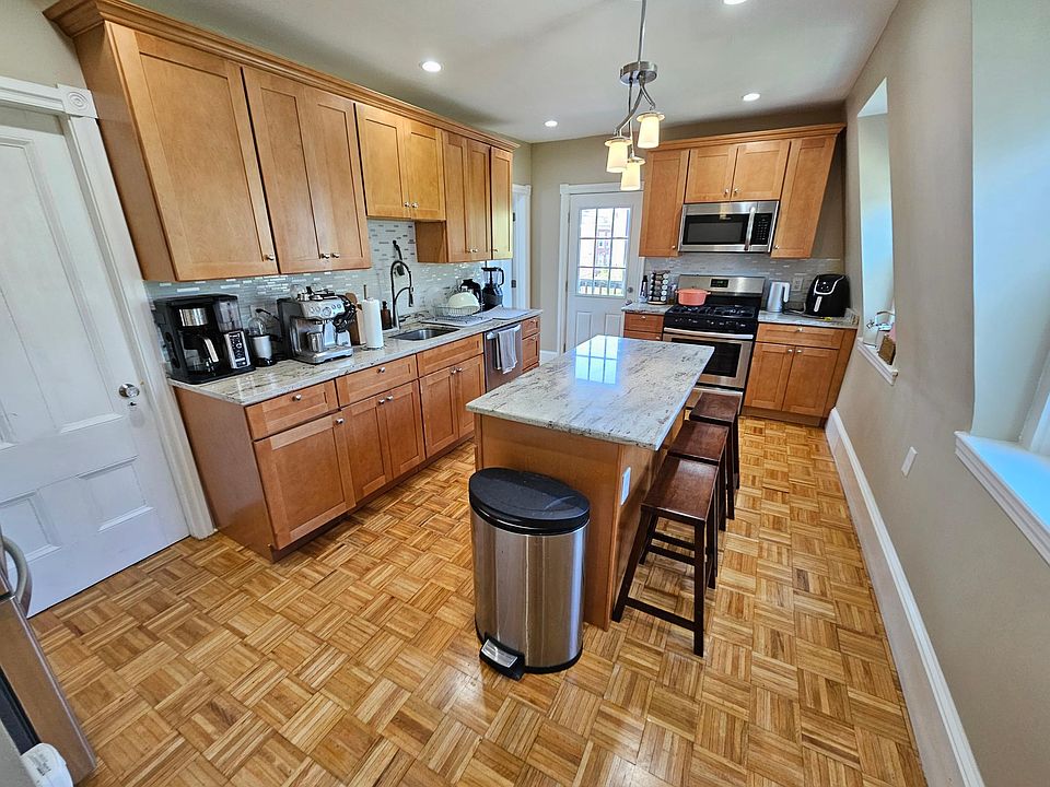 1st image of 10 Creighton St Floor 3