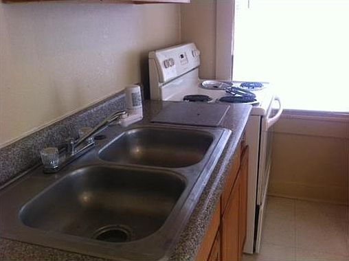 4th image of 914 Lafayette St #C