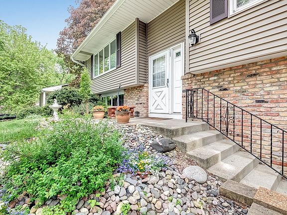 2nd image of 11537 River Hills Dr