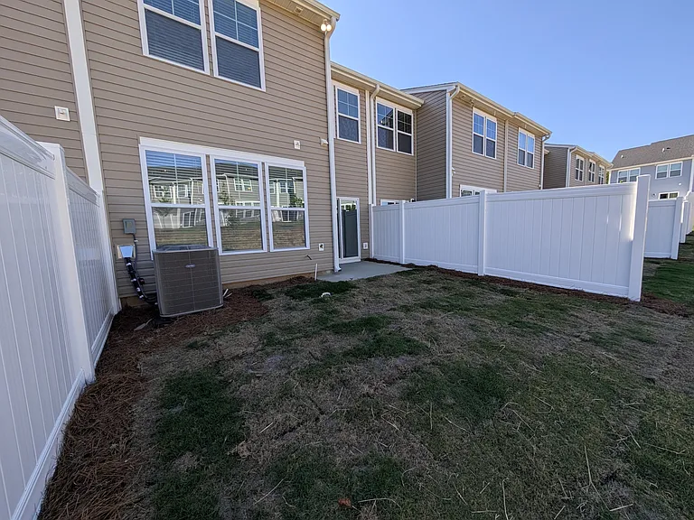 1662 Hallview Ct — Photo 17