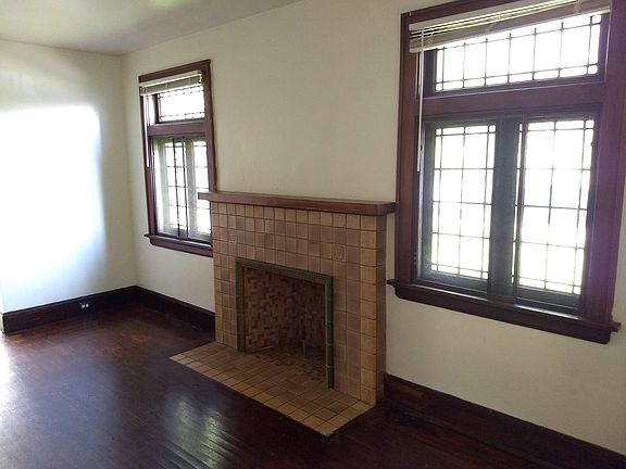 4th image of 2735 Powell Dr #1