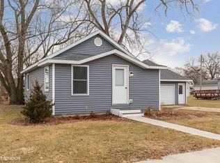624 2nd St NW, Waverly, IA 50677
