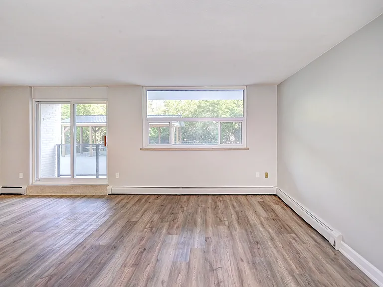 202 Hespeler Rd — Photo 17