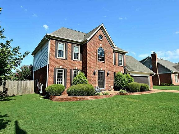 2nd image of 1057 Heather Lake Dr