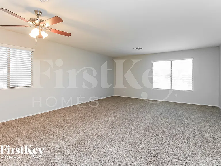 617 E Payton Cir — Photo 5