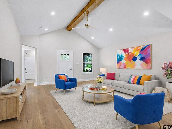 2nd image of 113 W Magnolia St