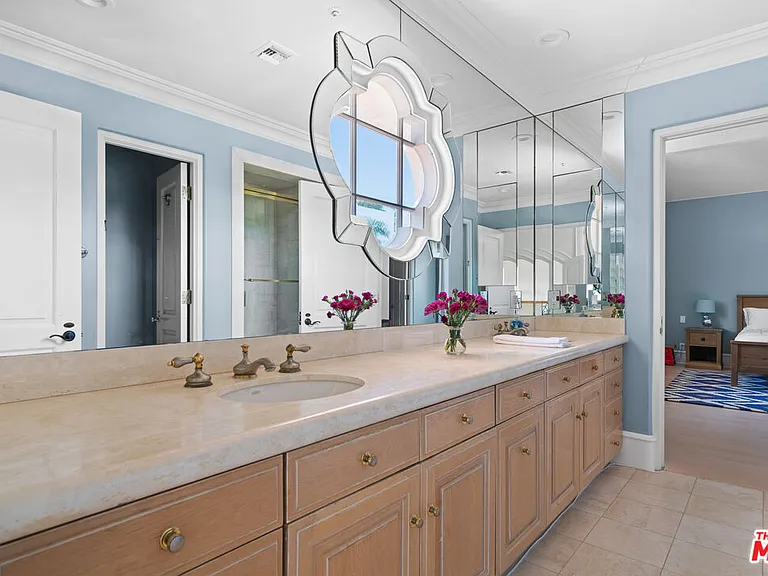 7160 Dume Dr — Photo 18