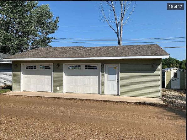 25031 McClelland Dr, Spirit Lake, IA 51360