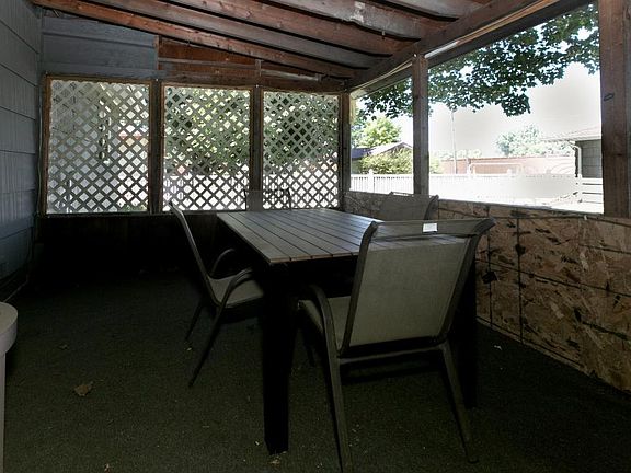 5th image of 1448 Woodhill Rd