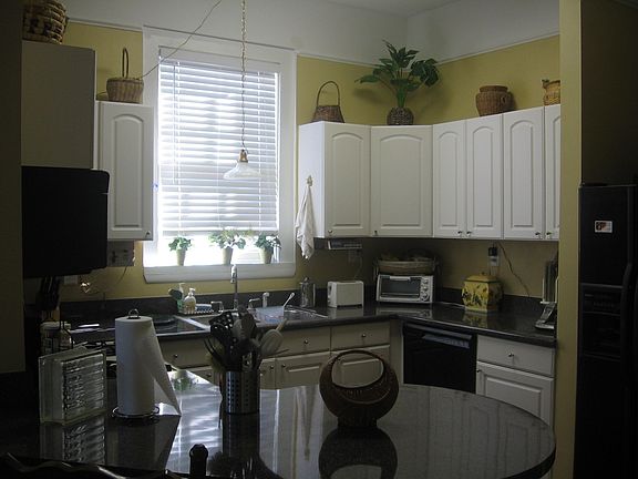 Kitchen w/new counters