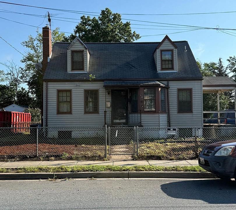 2nd image of 131 Irving St