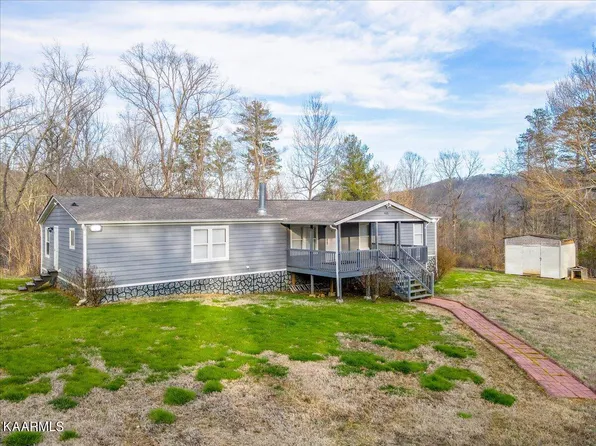 405 E Millers Cove Rd, Walland, TN 37886
