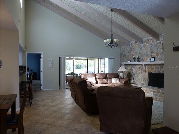 4th image of 530 S Woodlands Dr