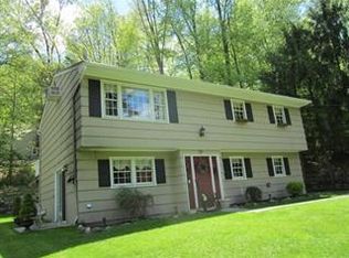 38 Hillside Ter, Andover, NJ 07821