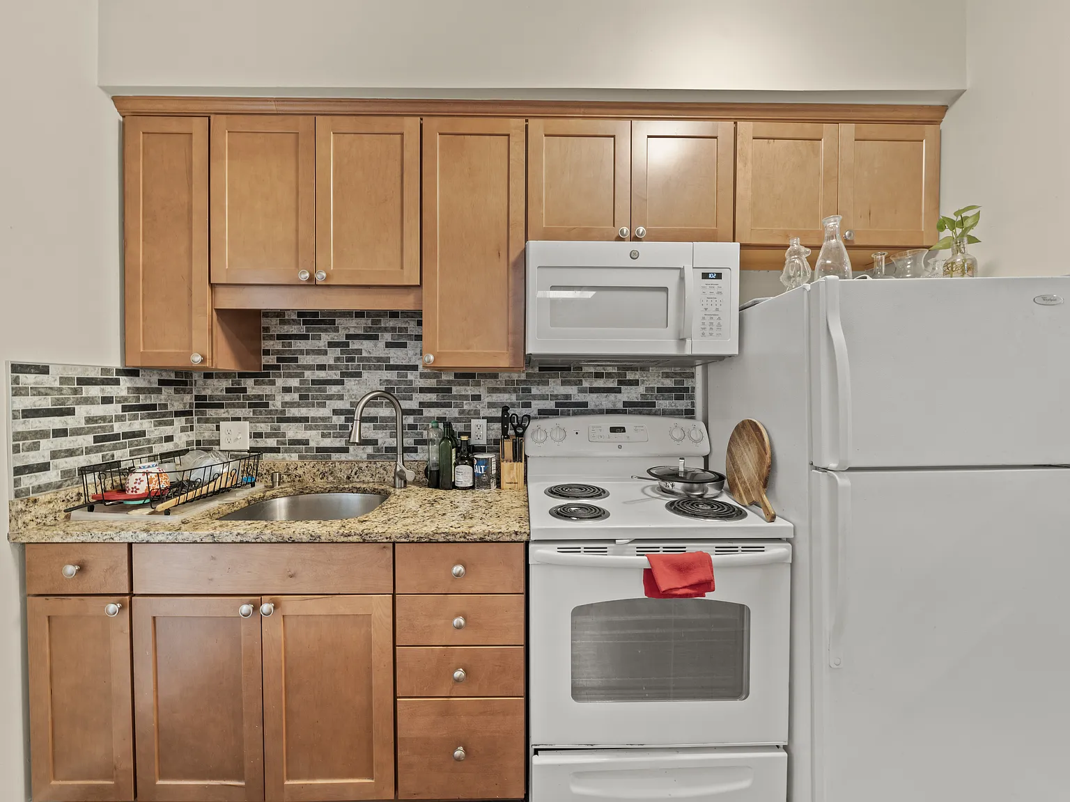 2 bed, 1.0 bath, $2,950 — Photo 3