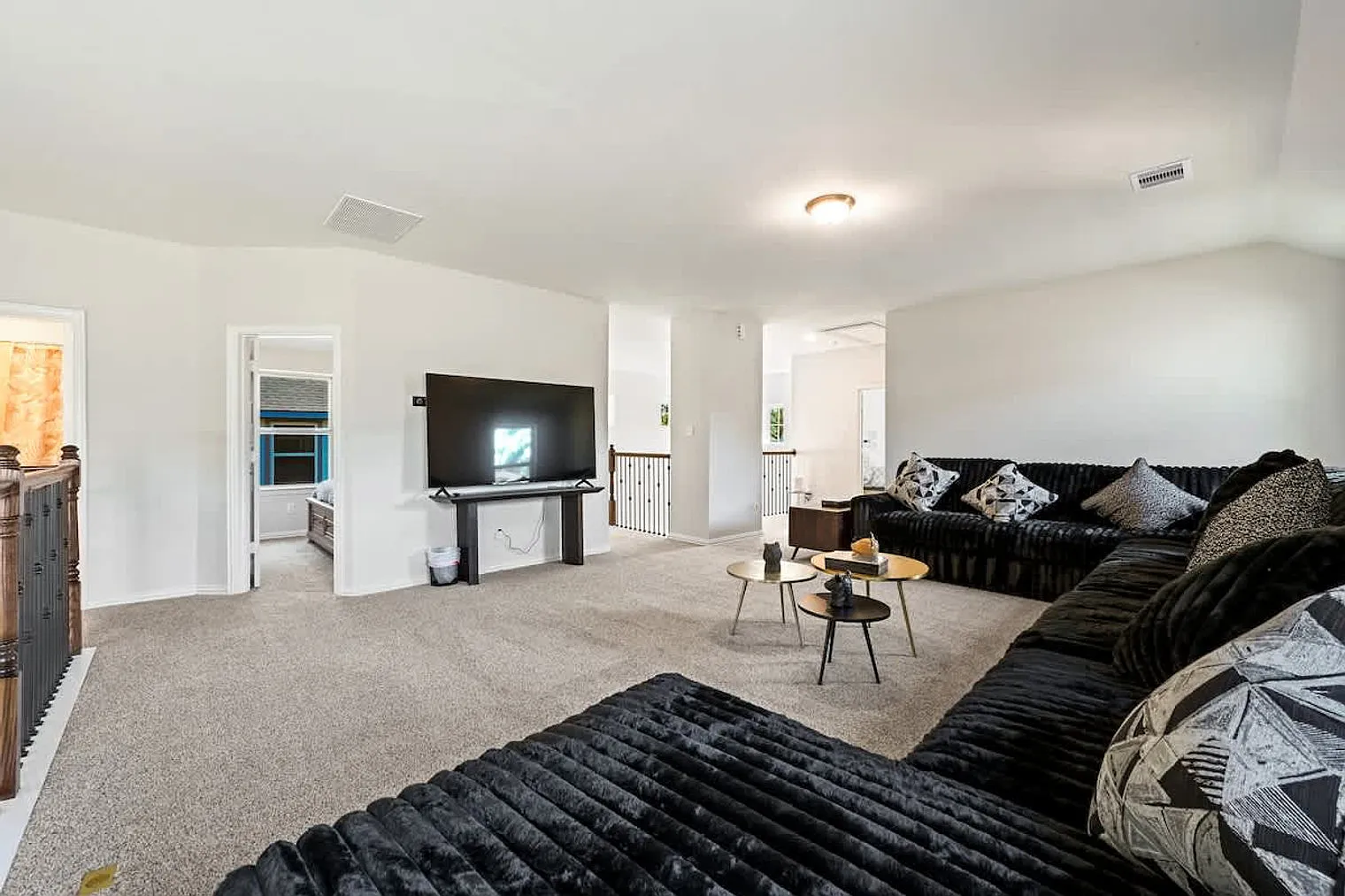 4 bed, 3.0 bath, 2701 sqft, $8,391 — Photo 3