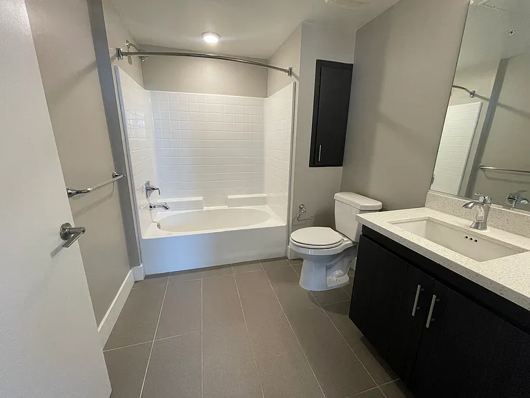 569 W Date St #502 — Photo 4