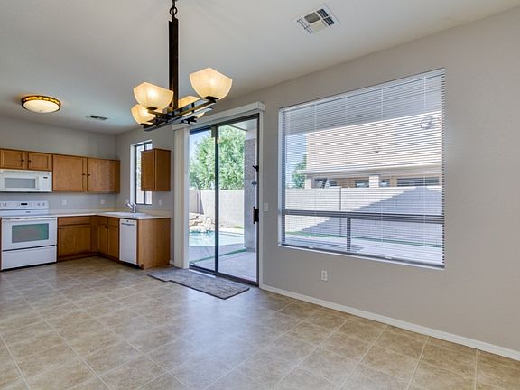 5th image of 810 E Impreria St