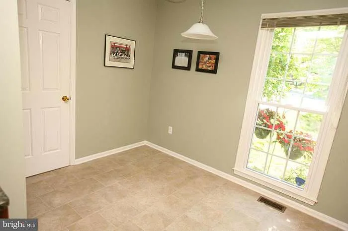 11429 Oak Leaf Dr — Photo 9