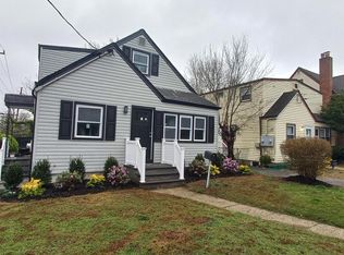 3 Hampton Rd, Lynbrook, NY 11563