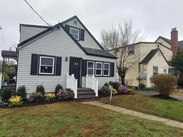 3 Hampton Rd, Lynbrook, NY 11563