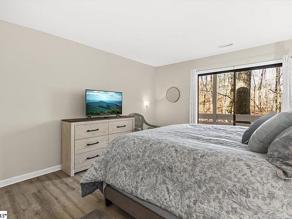 4th image of 6 Villa Dr #A
