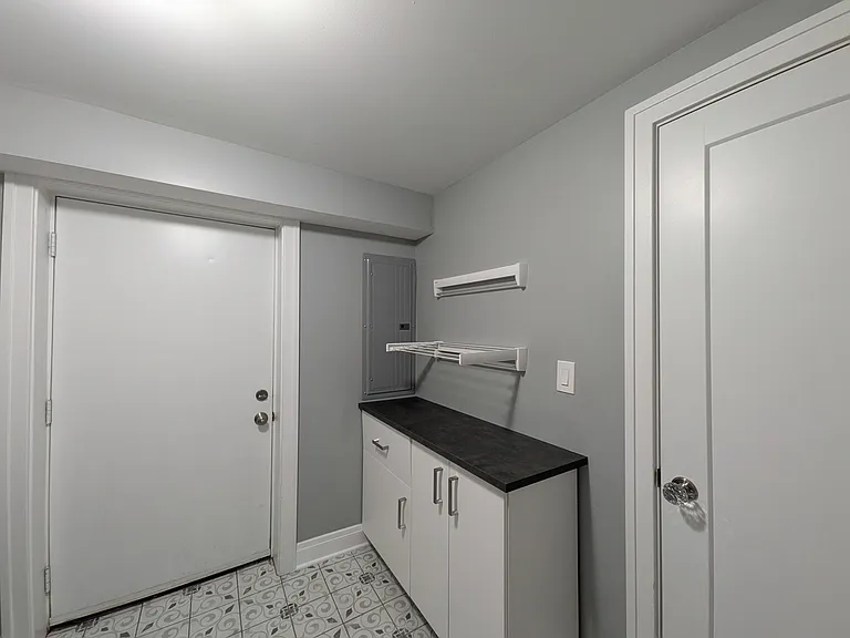 2741 Lincolnwood Dr — Photo 24