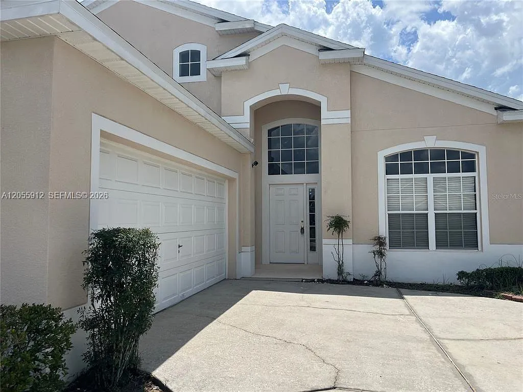 6 bed, 4.0 bath, 2800 sqft, $3,200 — Photo 2