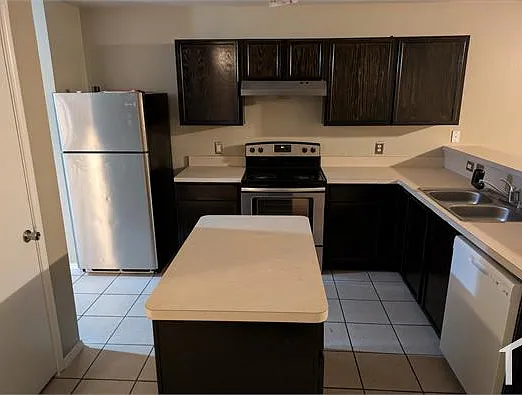 3 bed, 1588 sqft, $2,100 — Photo 3