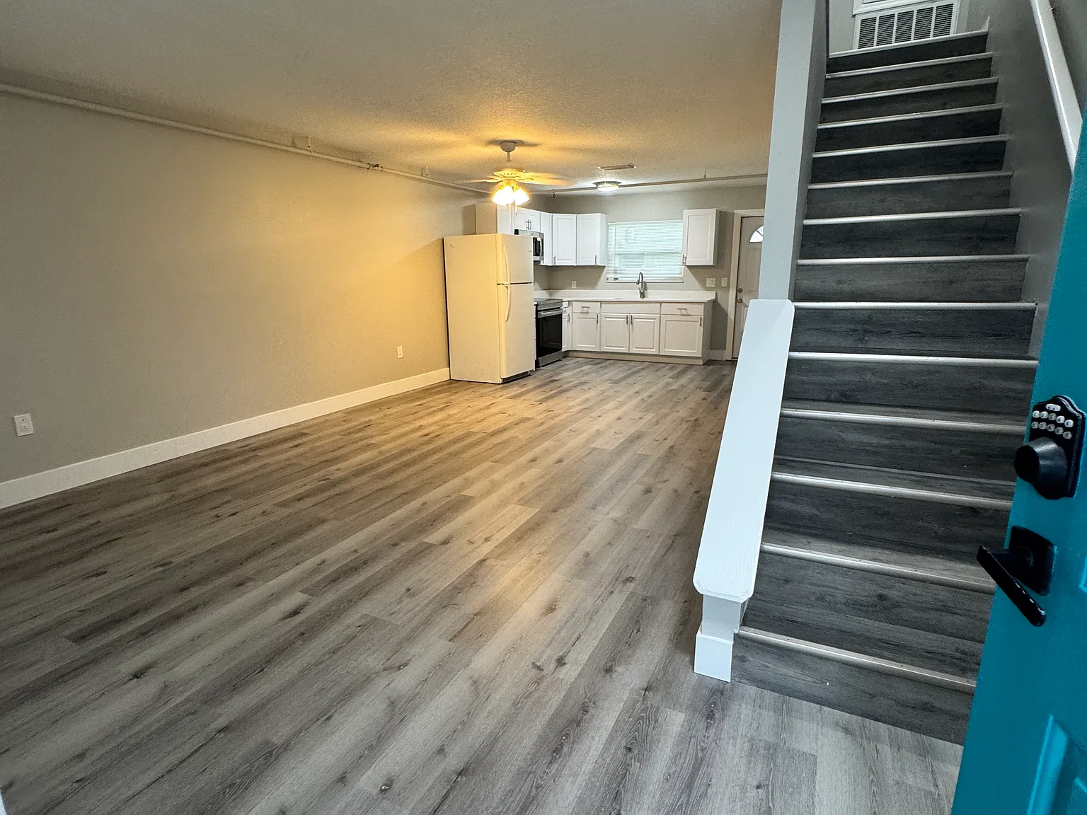 1406 Montana Ave — Photo 3