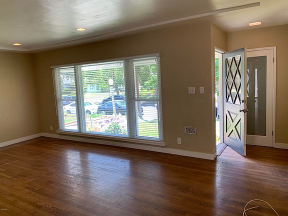 3rd image of 4446 Bakman Ave