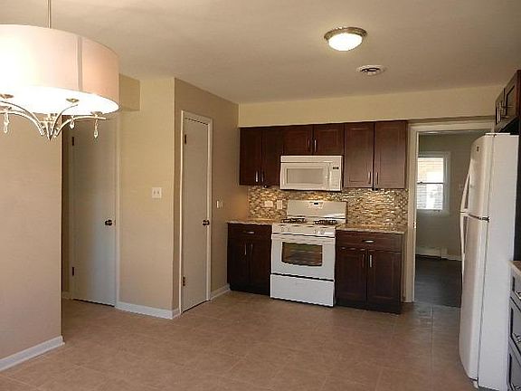 4th image of 10716 S Lacrosse Ave