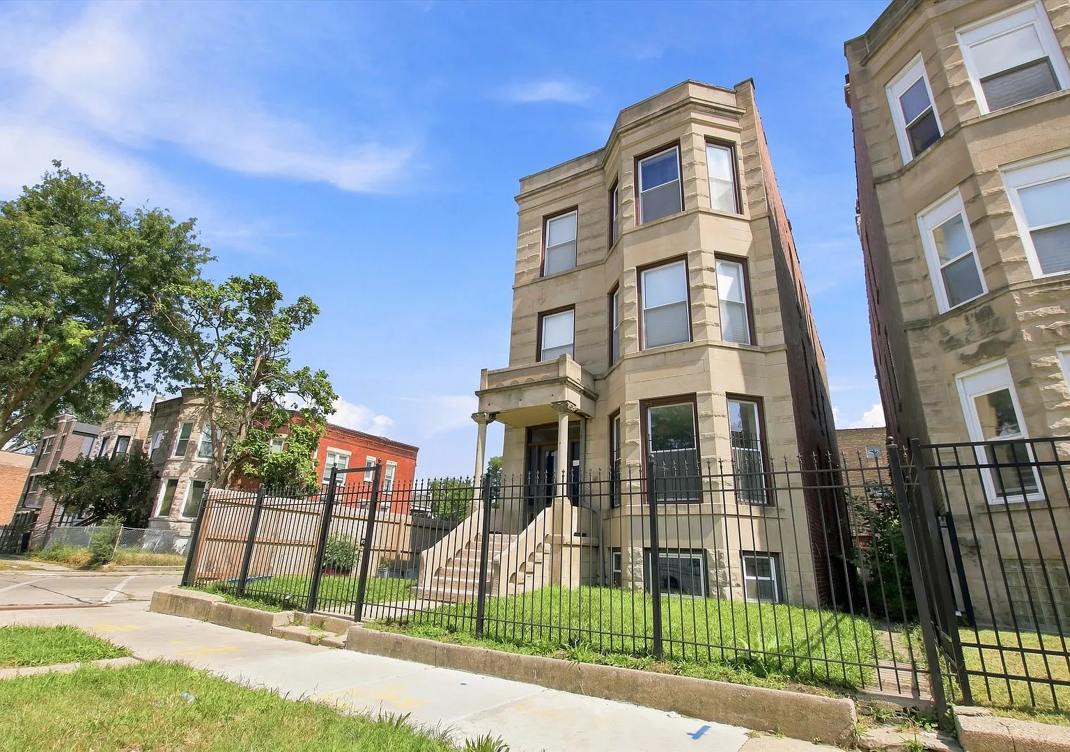 4 bed, 2400 sqft, $2,800 — Photo 1