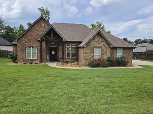 110 Towering Oaks Bch, Longview, TX 75602