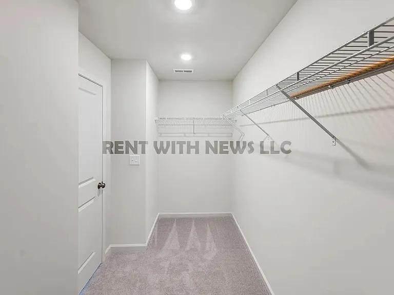 282 Paramount Dr — Photo 19