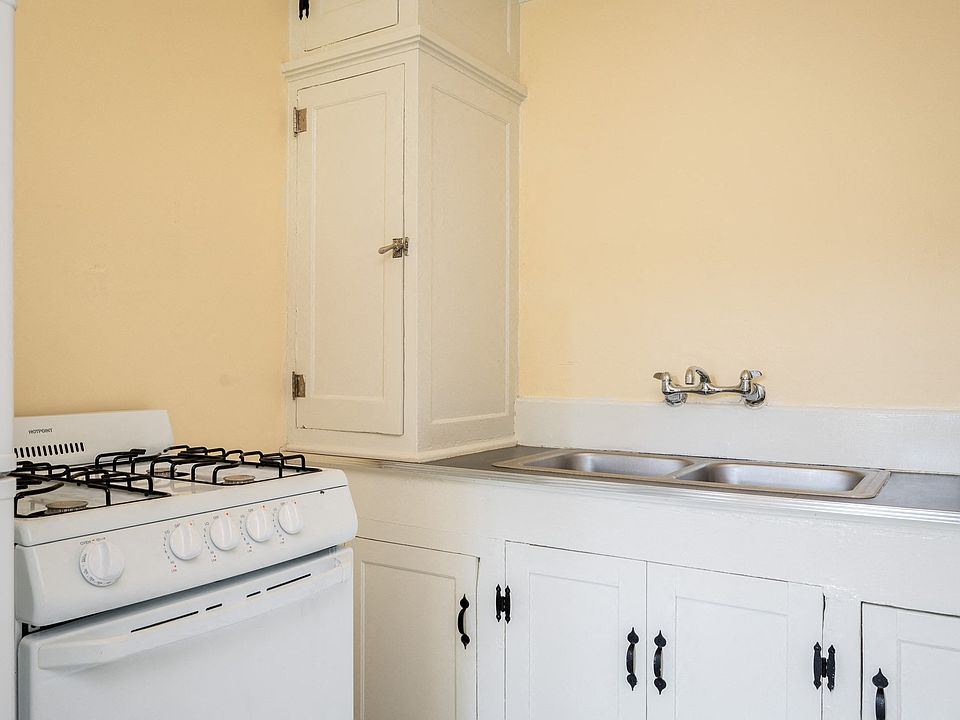Mississippi Court | Kitchen