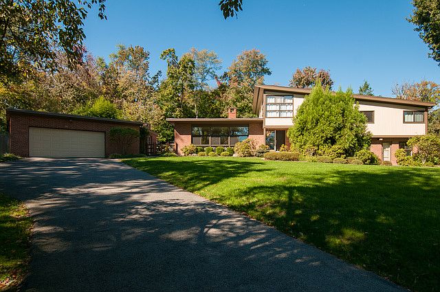 1st image of 40 Cedar Dr E