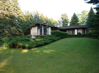 49102 Knob Hill Dr, New Buffalo, MI 49117