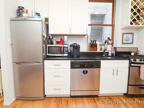 4th image of 249 W 11th St APT 4E