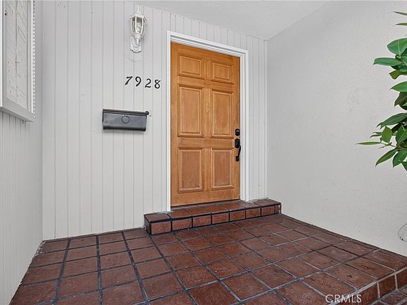 4th image of 7928 Owensmouth Ave