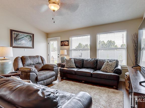 4th image of 810 S Prospect Peak Way