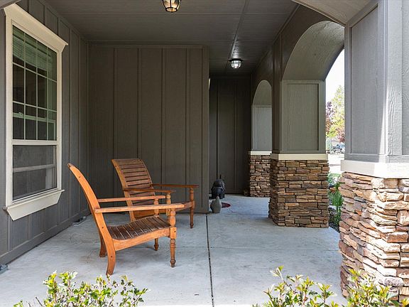 5th image of 473 E San Pedro St