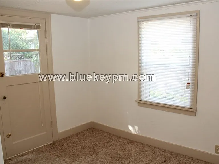 10911 SE Myrtle St — Photo 14