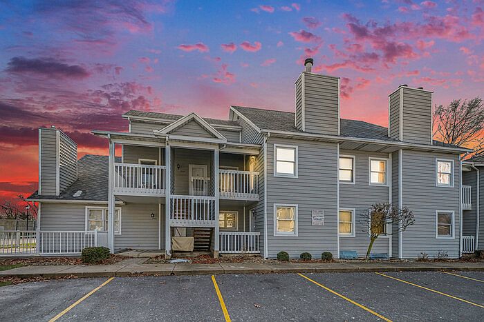 1st image of 1411 N Oakhill Dr #0