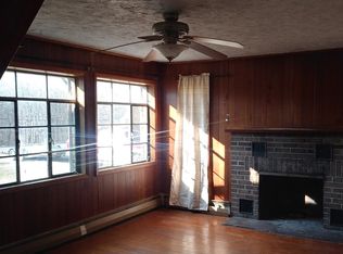 12 Warren Rd, Carbondale, IL 62901